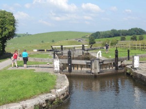 Greenberfield bottom lock, where Chris and Ruth enjoy the wait for the leaky lock to fill, while Roy checks the leaks