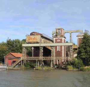 the ancient boat lift, now disused, that replaced the original lock flight